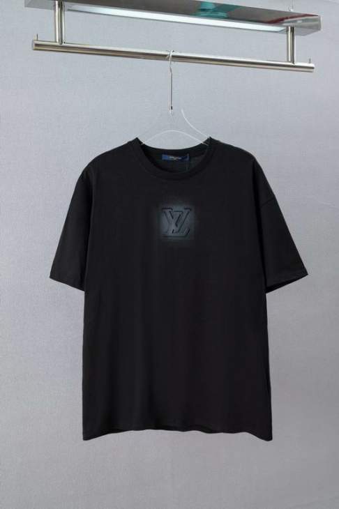 Picture of Louis Vuitton T Shirts Short _SKULVS-XLqqtxQ1907218